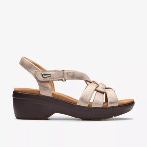 Womens Clarks Tuleah Cross Sandal in Metallic Leather. 26181466